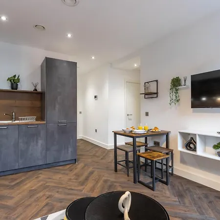Modern Apt, Prime Location, Relocations & Professionals