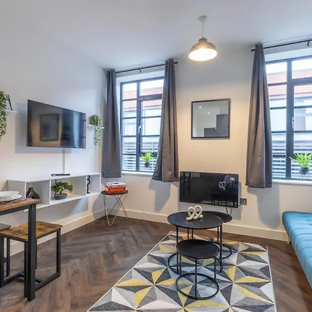 Apartment Modern Apt, Prime Location, Relocations & Professionals