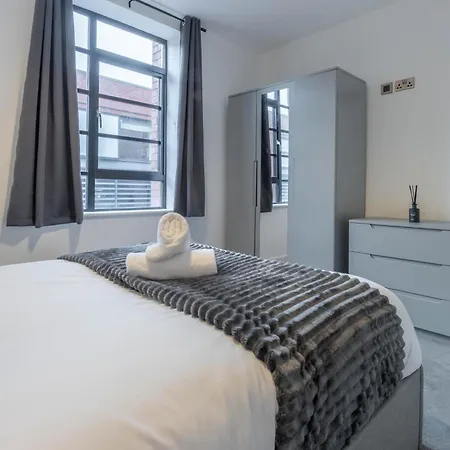 Modern Apt, Prime Location, Relocations & Professionals * Birmingham