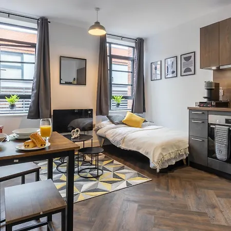 Modern Apt, Prime Location, Relocations & Professionals Apartment