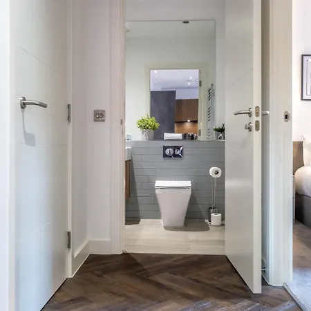 Modern Apt, Prime Location, Relocations & Professionals *